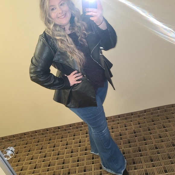 Meet your Posher, Brooke - Picture 4 of 5